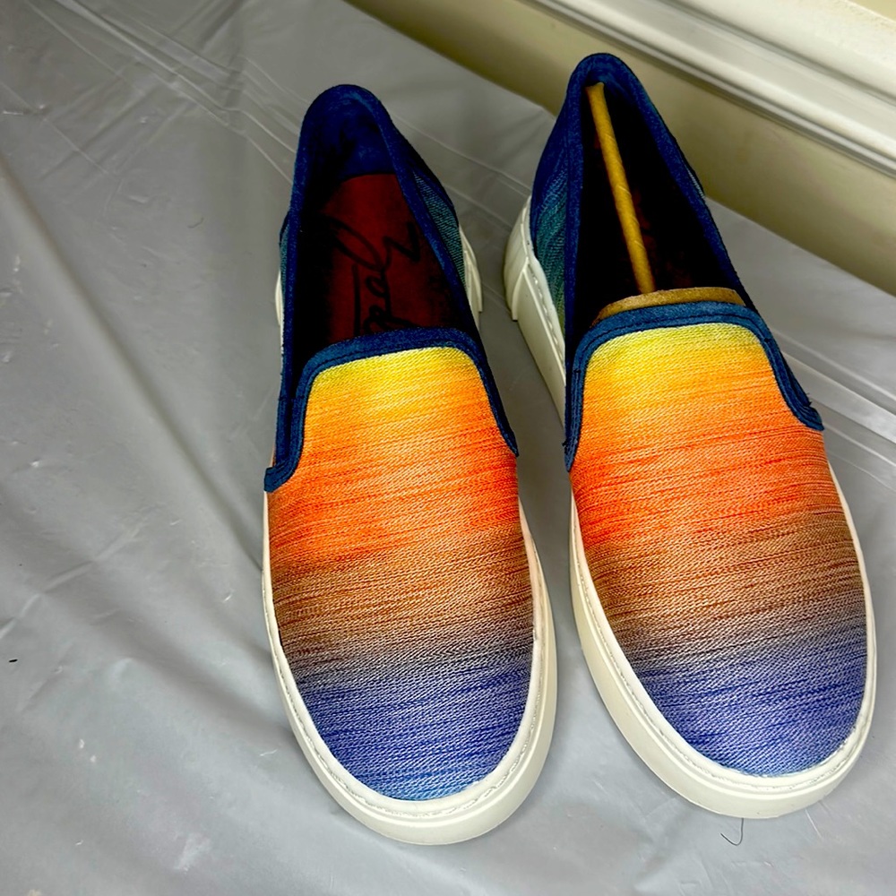 Zodiac canvas sneakers size 7/12